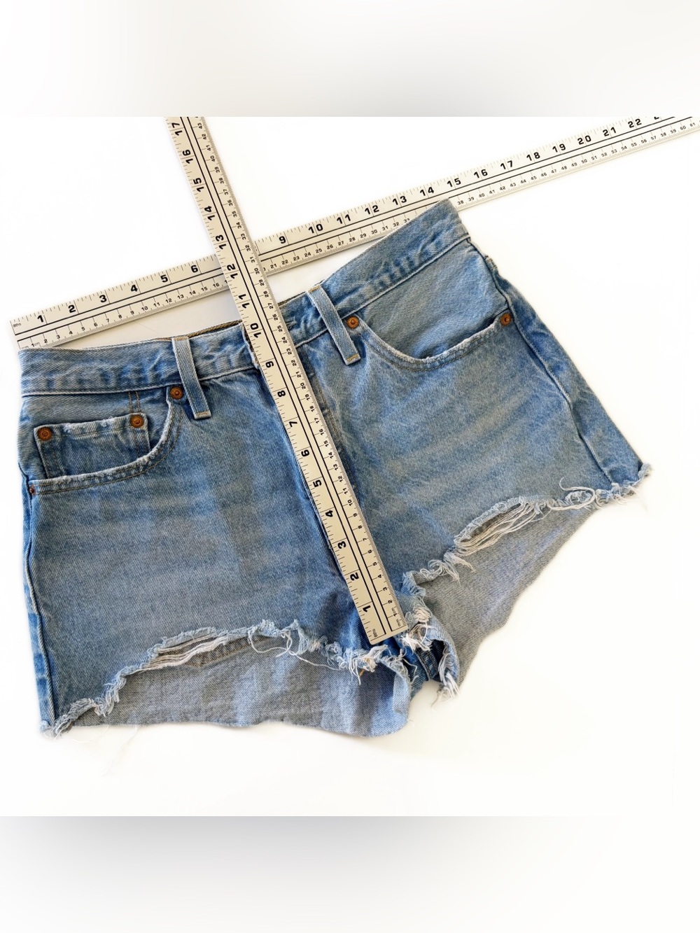 Levi’s Premium Shorts Womens 28 501 Cut Off Boho Festival Button Fly - Picture 3 of 7
